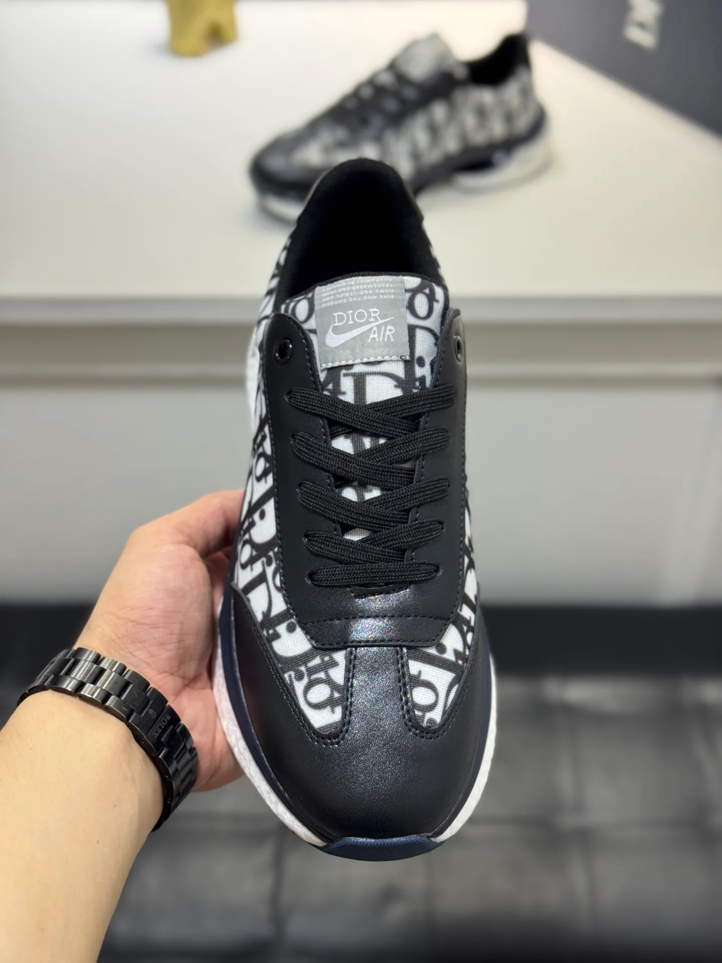 Men's shoes 💰440 [New model] 🐬🐬Original quality (Dior) latest style sports shoes 🎁Casual and fashionable men's shoes 👟Best model💥Simple and elegant version, exclusive for trendy men. Unique official website latest brand elements 👑original decoration, imported cowhide stitching with classic fabrics, fashionable and generous accessories, ✅foamed TPU wear-resistant** outsole, light and comfortable. Size: 38-44 (45 customized